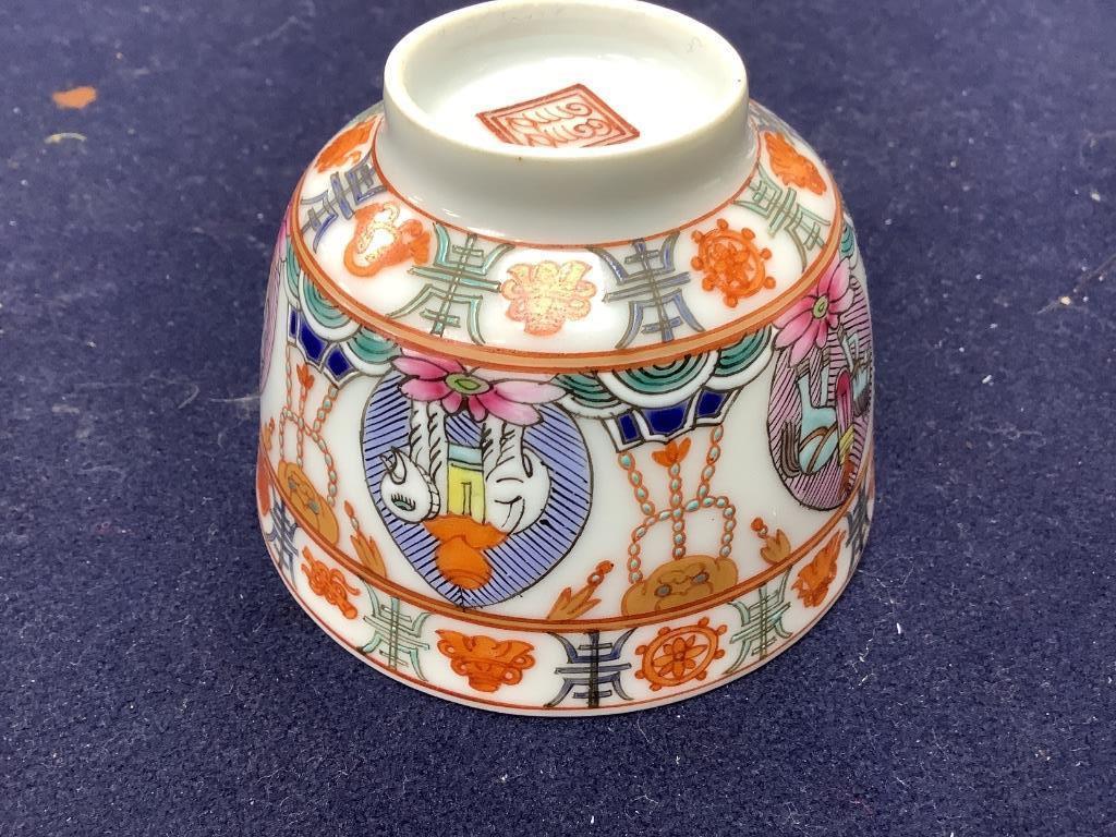 A pair of footed polychrome bowls, diameter 9cm